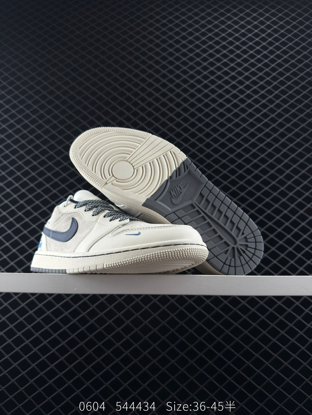 Air Jordan 1 Low GS”Light Smoke Grey/Black“